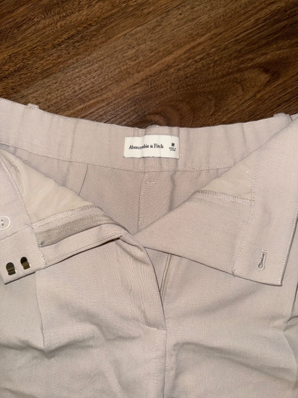 Abercrombie & Fitch New with Tags Medium Tan Trouser Shorts Sloane - Picture 4 of 5